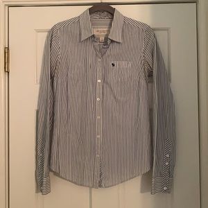 Abercrombie & Fitch blue and white striped long sleeved medium button down shirt